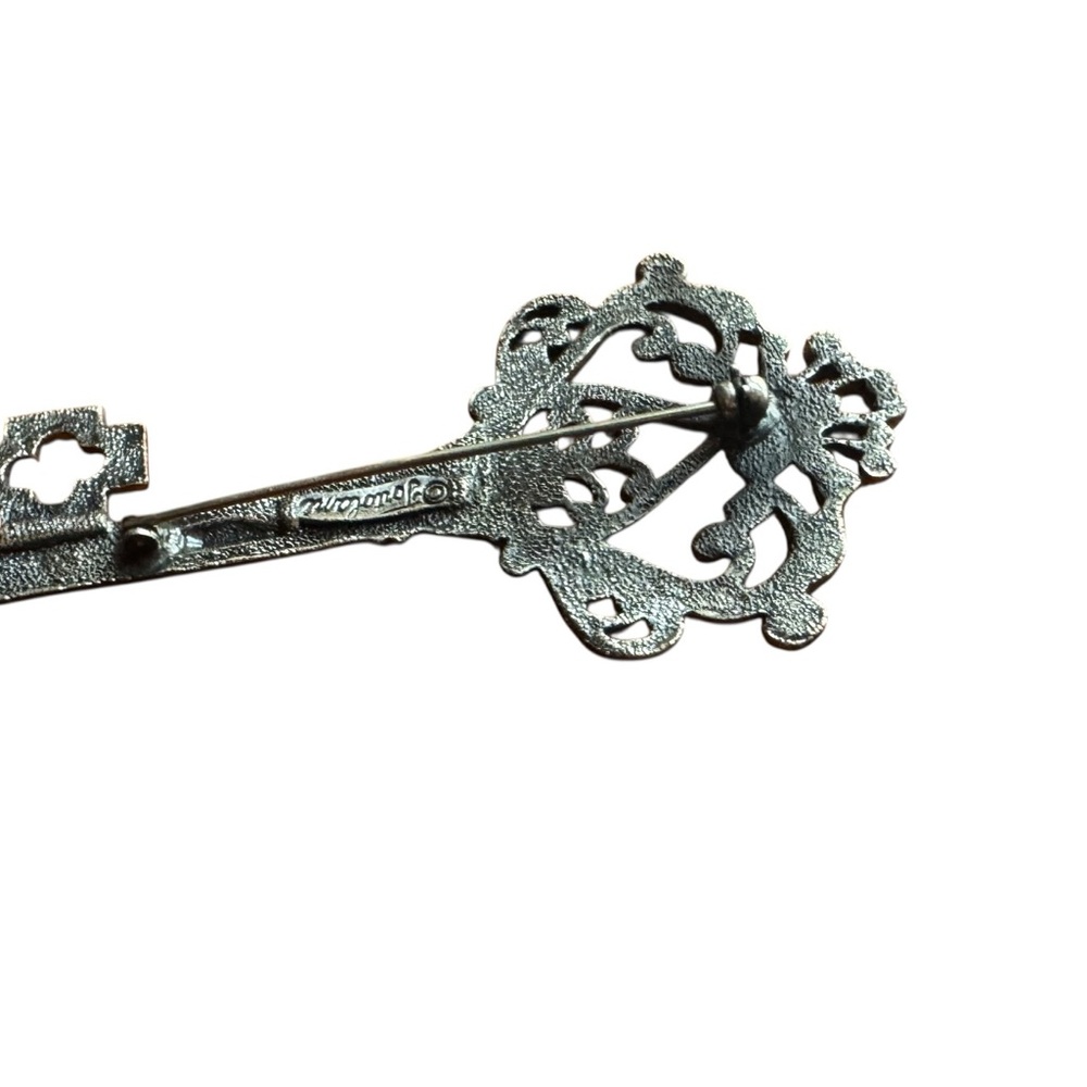 Key Brooch Pin - Picture 4 of 6